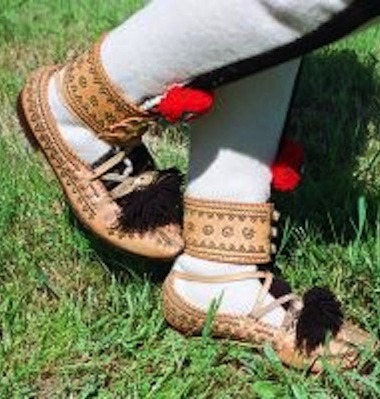 Tradičná ľudová obuv